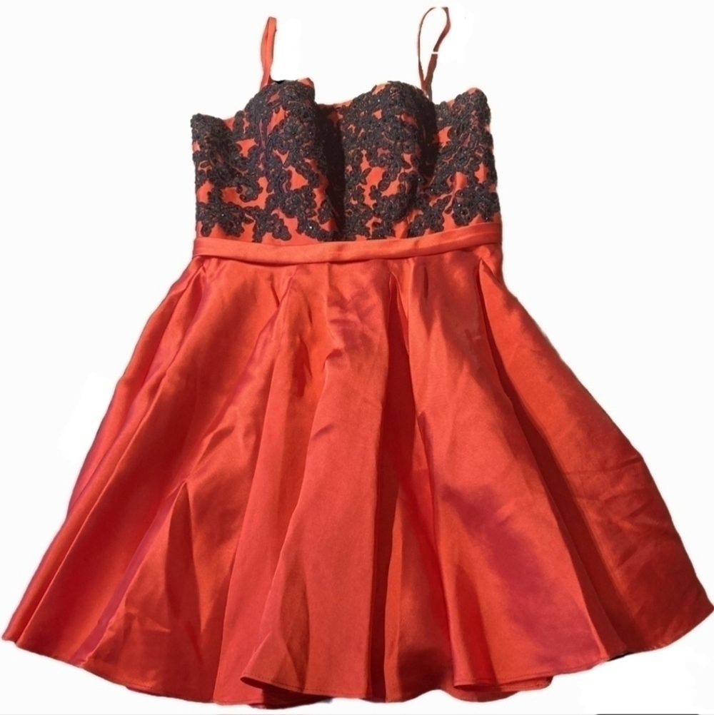 Dave & Johnny Red Dress Black Floral Applique Size 7/8 Knee Length Short Formal